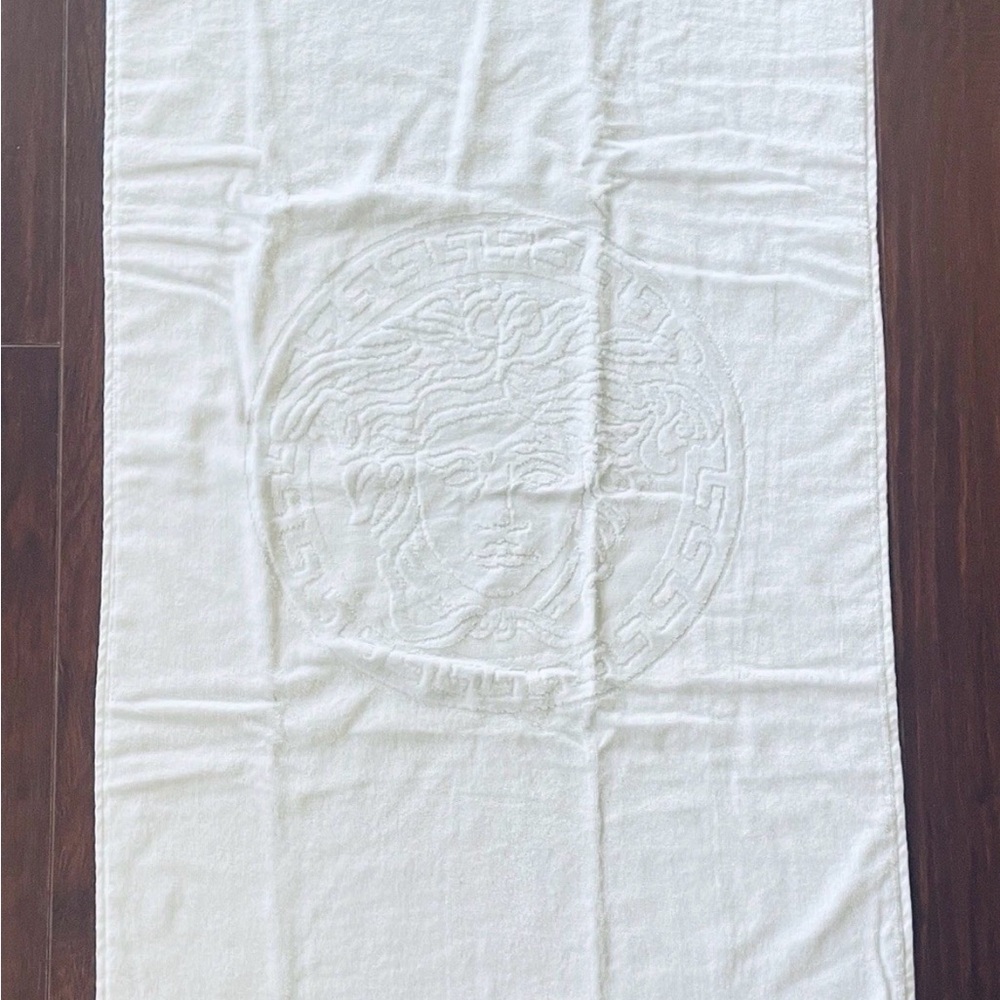 Gianni Versace Towel Set - Picture 4 of 5